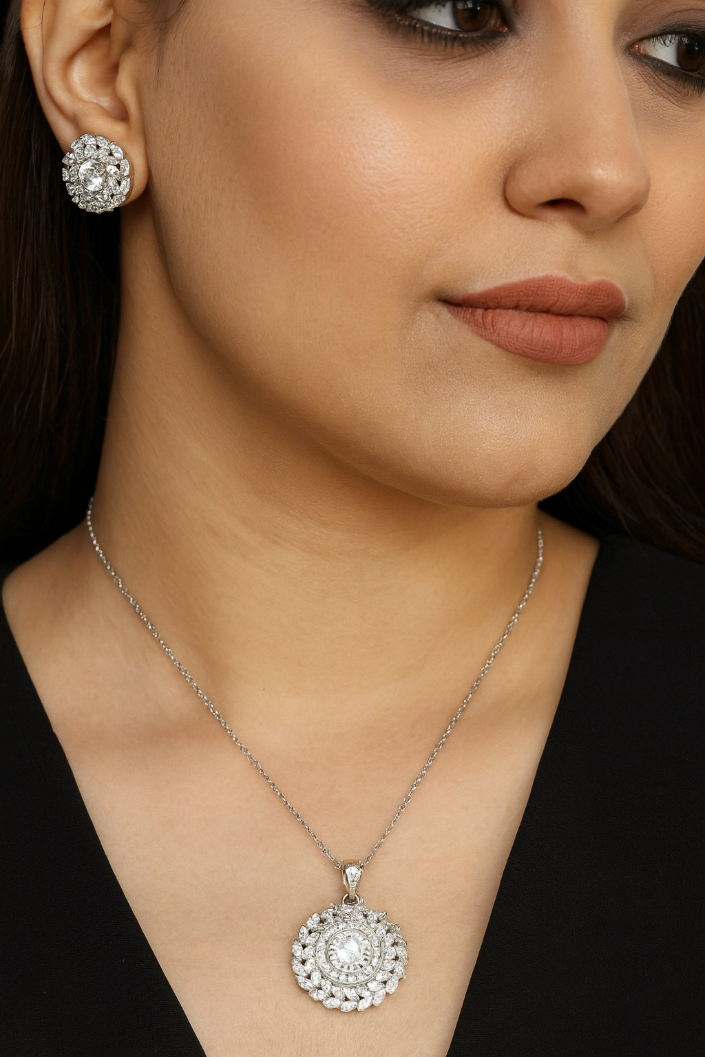 UNIQUE FLOWER SHAPE PENDANT SET FOR WOMEN