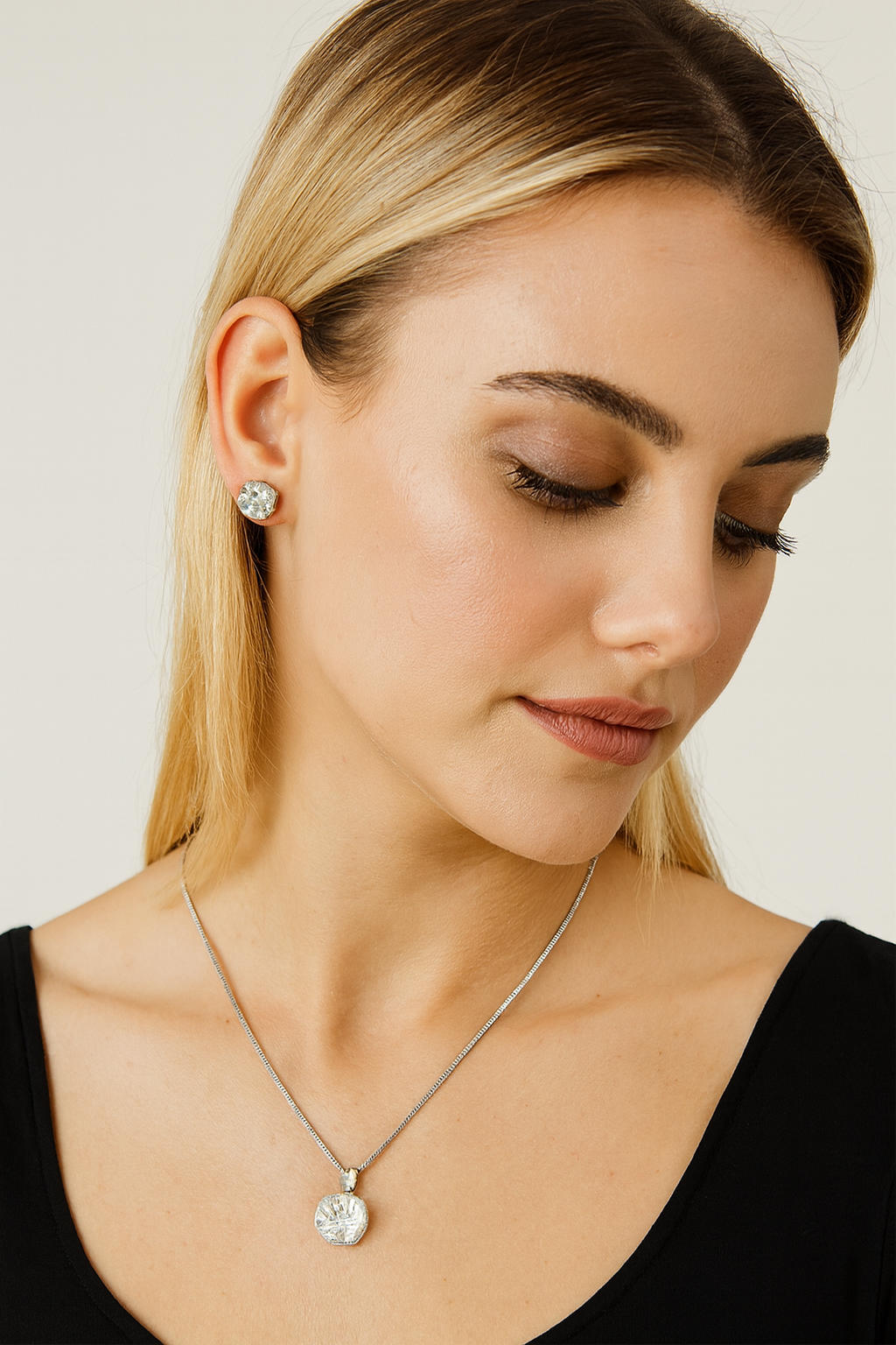 ELITE UNIQUE SILVER POLISH PENDANT SET FOR WOMEN