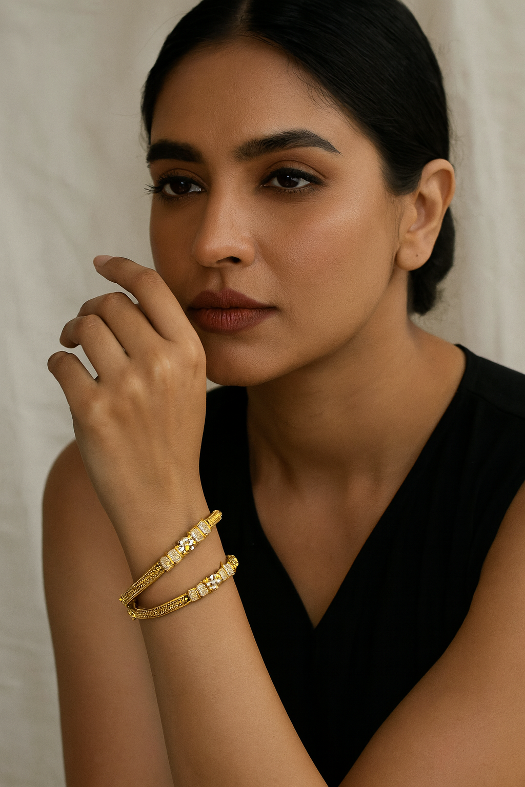 FLOWER SHAPE GOLD POLISH AD BRACELET FOR WOMEN