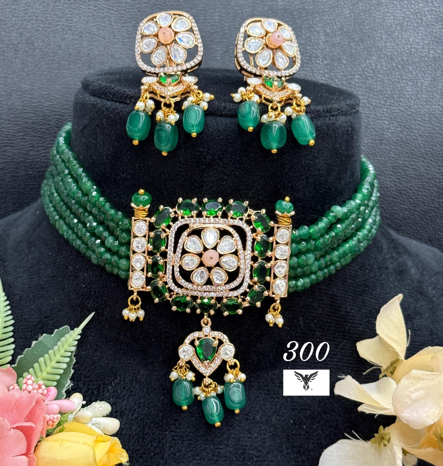 Mosanite choker in emerald green with earrings and oynex beads