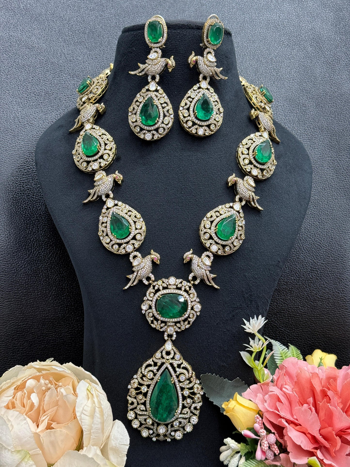 Tanzonite doublet stone necklace in mosanite and bird motives in emerald green