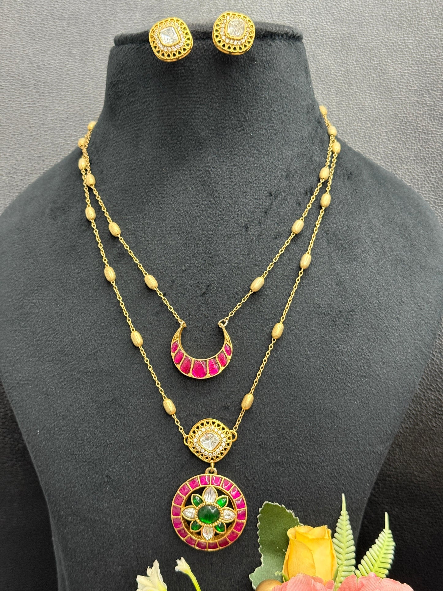 Moon Layered chain mecklace in kemp stone