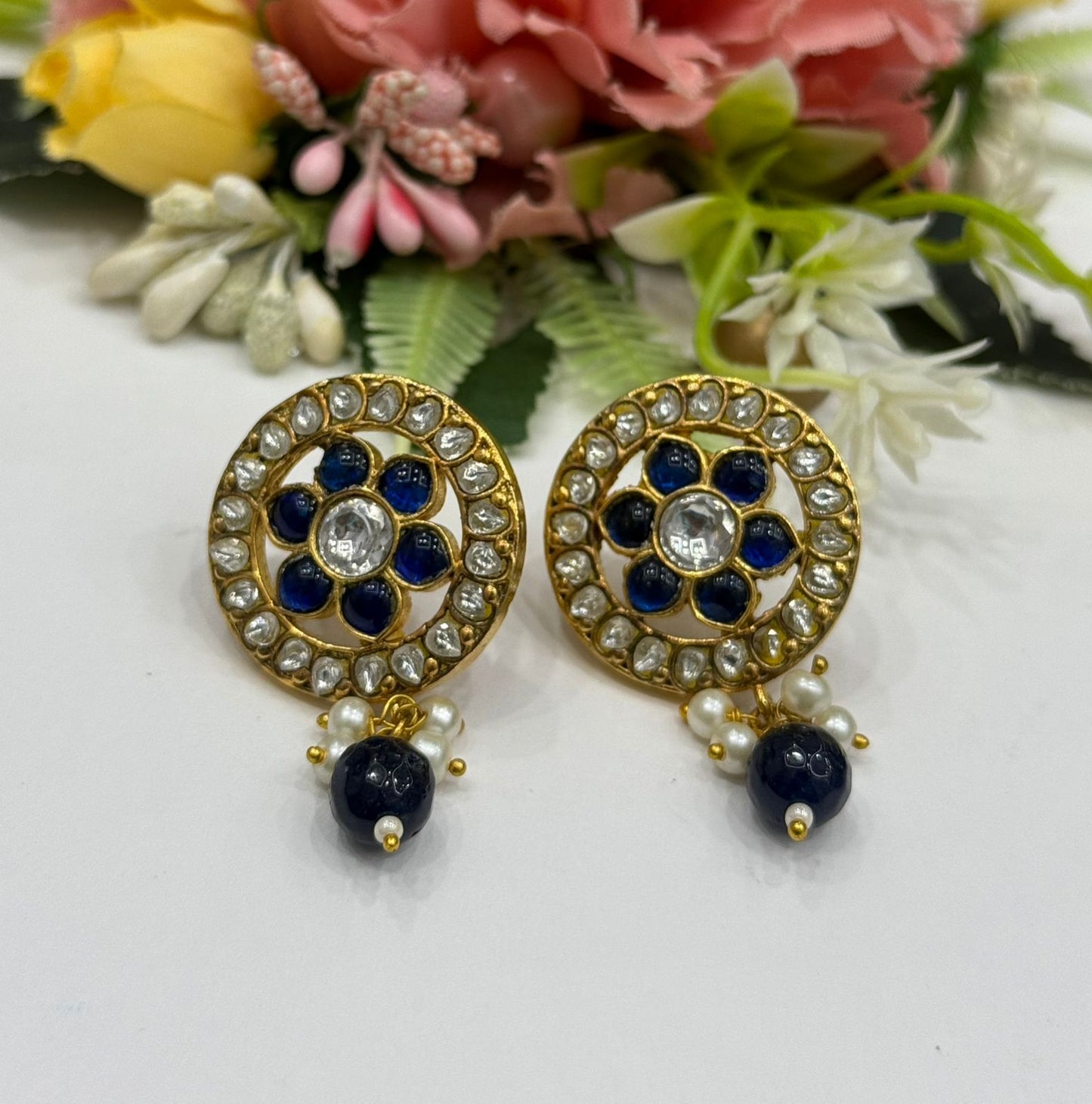 Round Takkkad Kundan Studs In Blue For Women