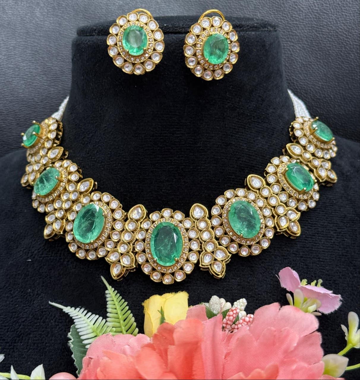 Kundan Sleek Necklace With Doublet Stones for woman
