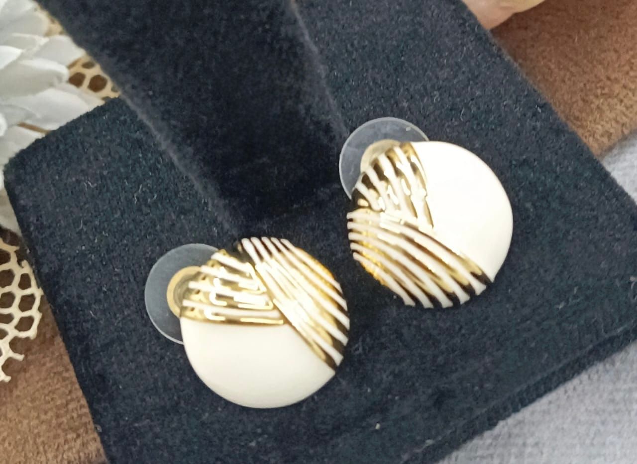 Vintage Round Cute Studs for woaman