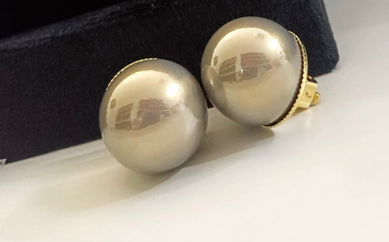 Overasized Pearl Studs for woman