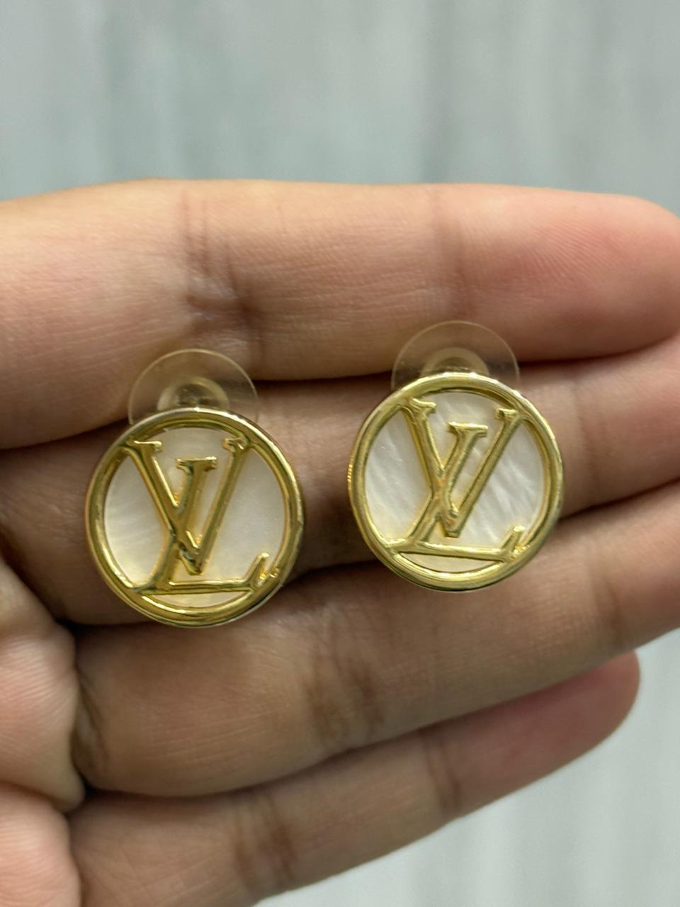 Round cute Studs for woman