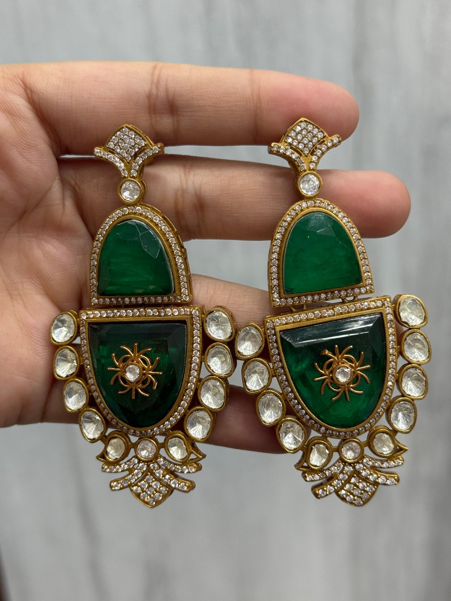 Long Earring With Mossanites in green for woman