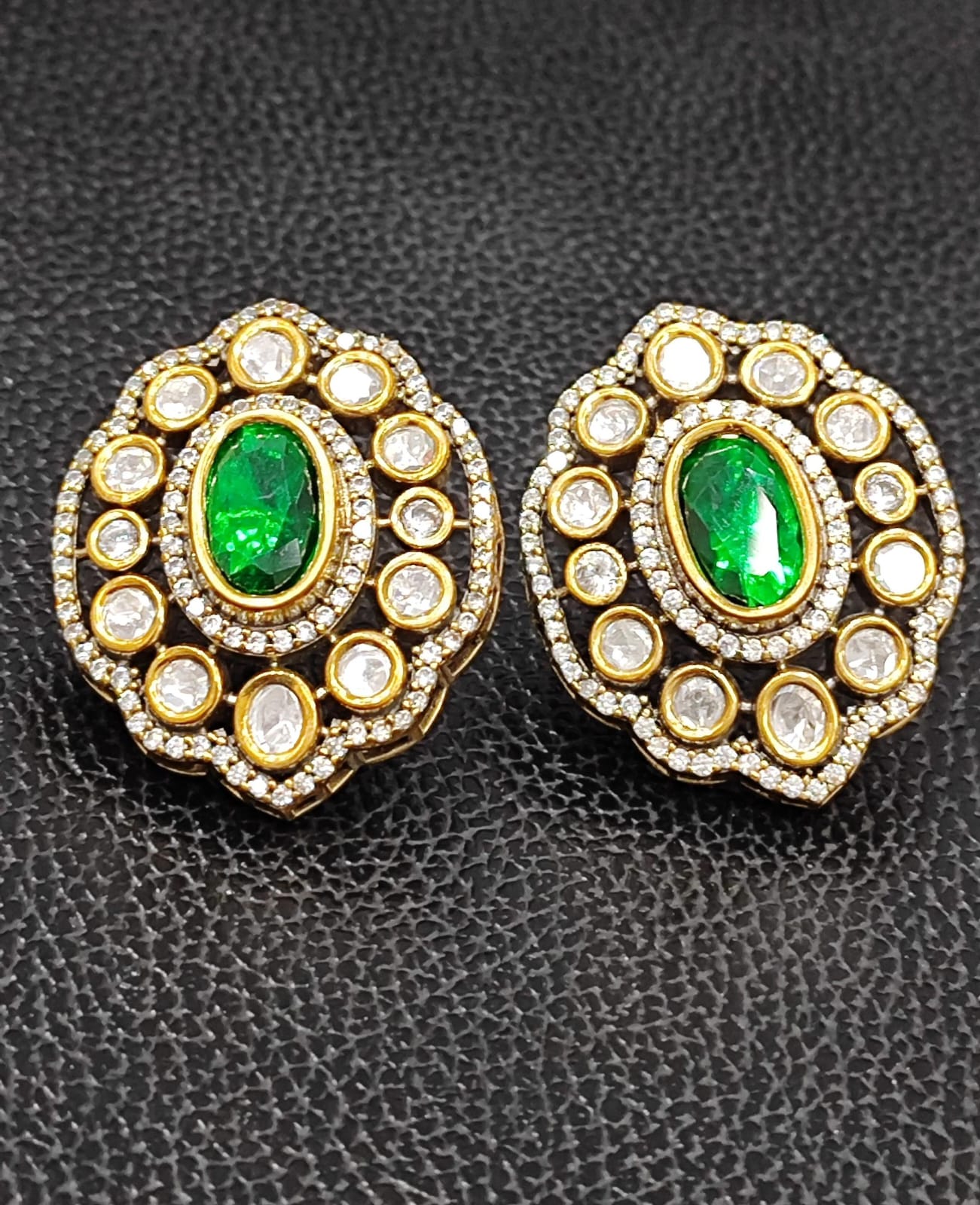 Mehandi Polish With Centre Stone Studs for woman