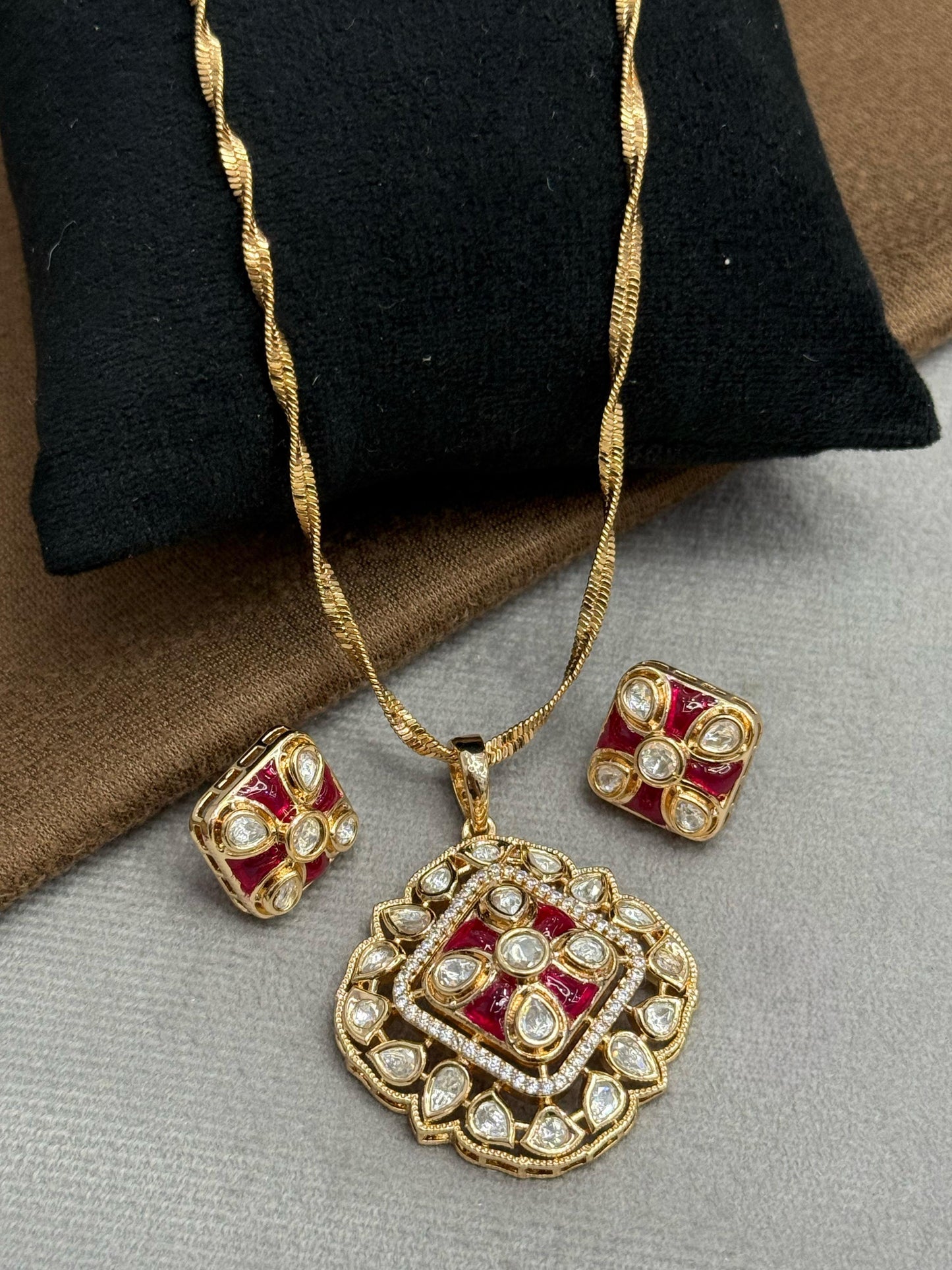 Red Meenakari Kundan Pendant Set