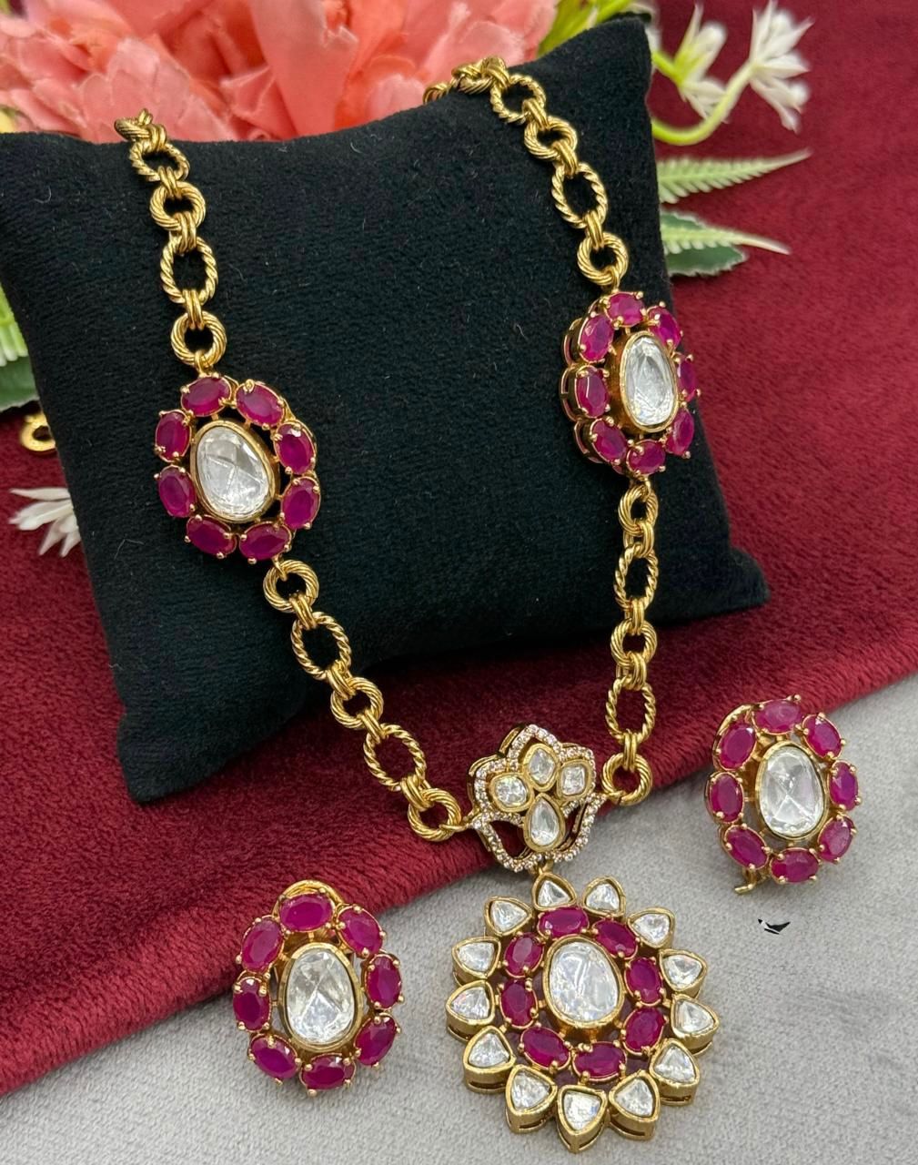 Alia Red Pendent Set