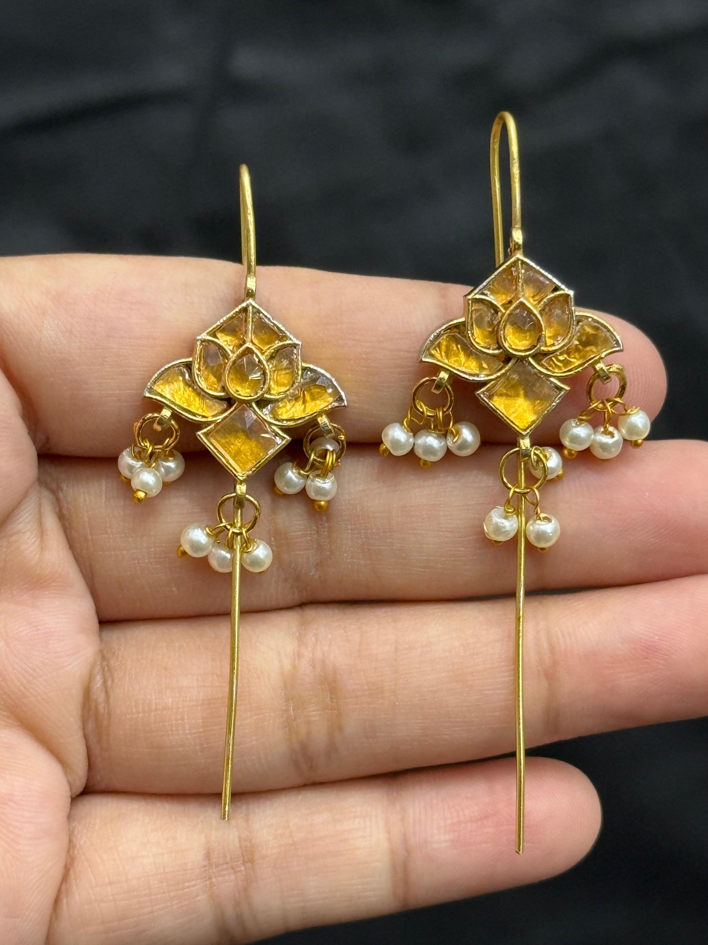 Takkar Kundan Lotus Earcuff