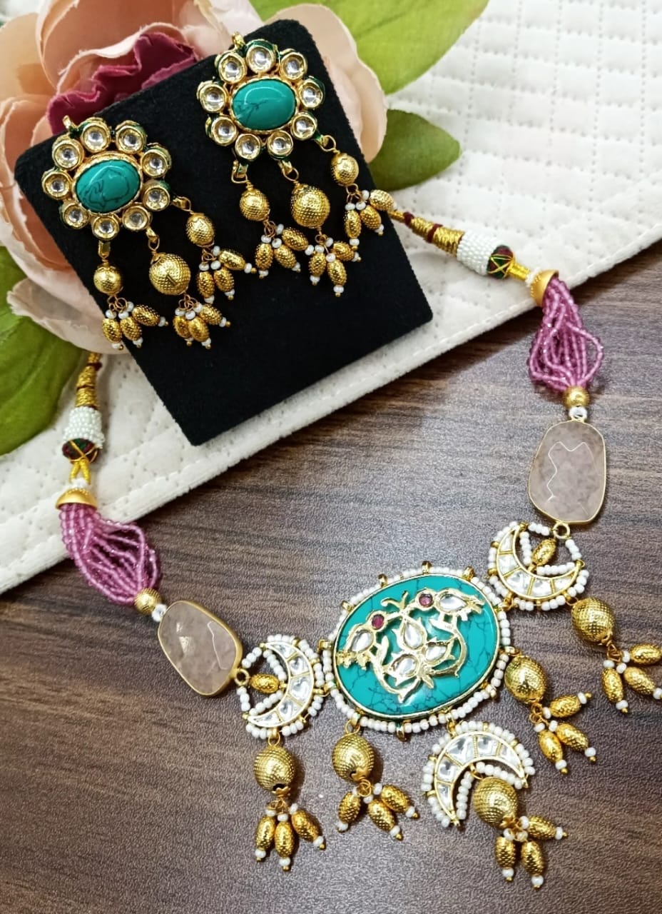 Meenkari Carved Kundan Chkoker With Side Beading in Multi For Women