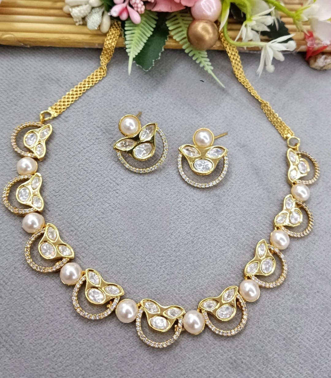 Pearl With Golden Polish Sleek Necklace