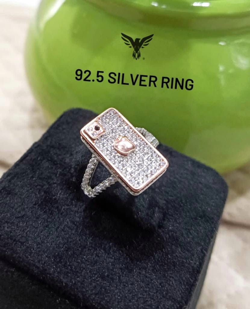 A Treat to I-Phone Lovers Rose polish