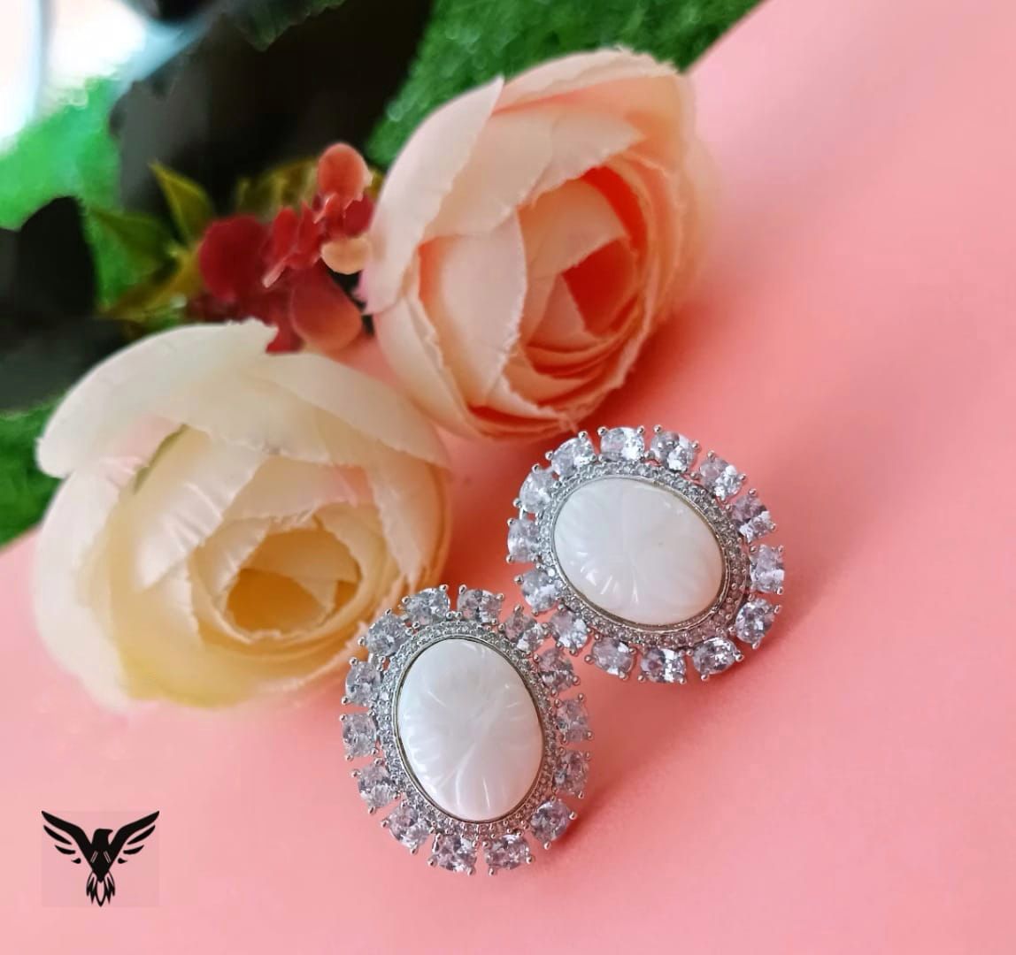 Nima Carv Stone Earings In White For Women