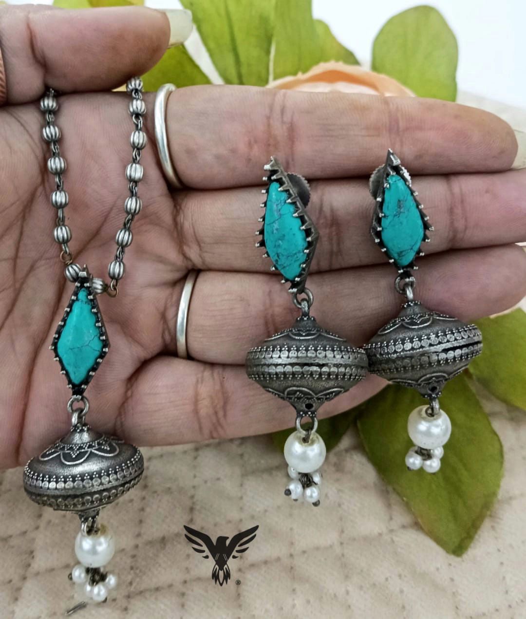 Shell silver look alike turquiose jewellery