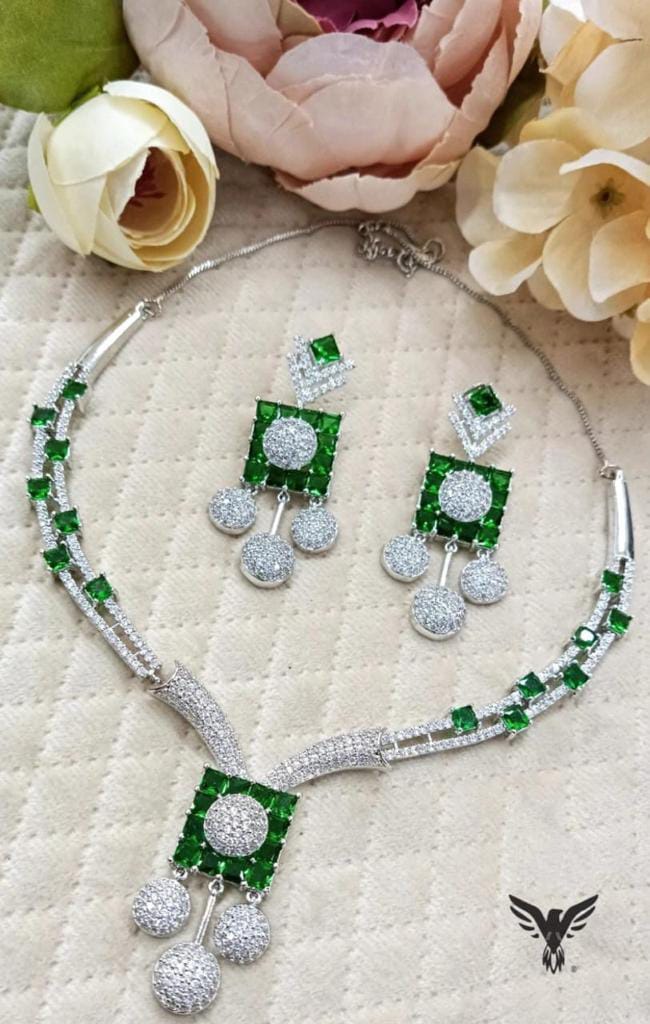 Aswi Emerald Green Cute Diamond Necklace Set For Women