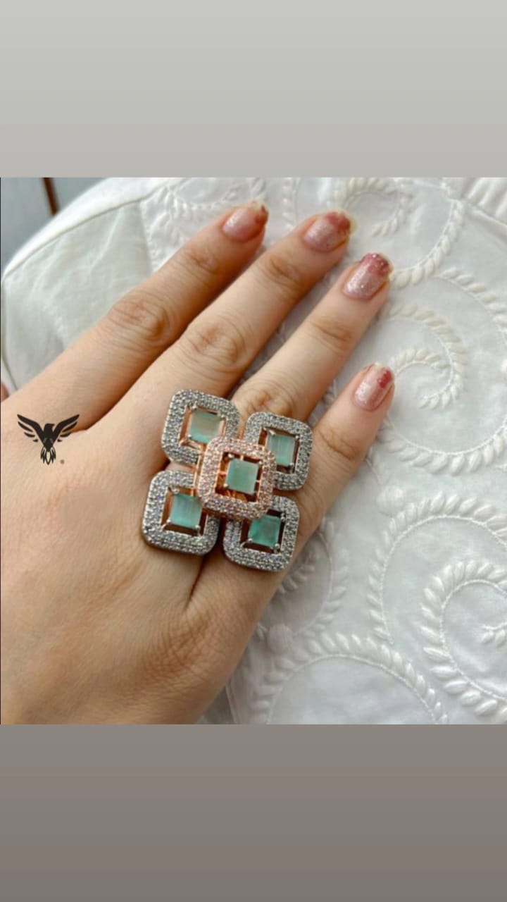 Somya Beautiful Square Pattern Diamond Ring In Mint For Women