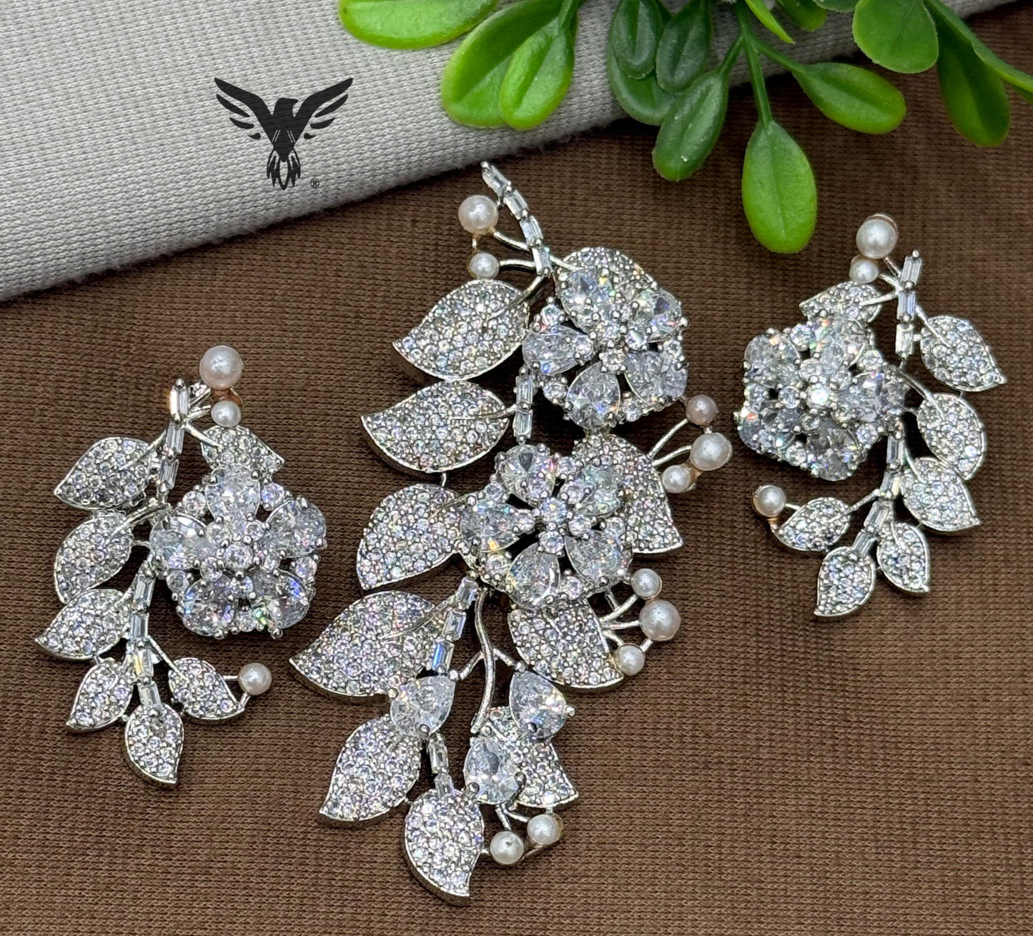 Suhani Pendant Set For Women