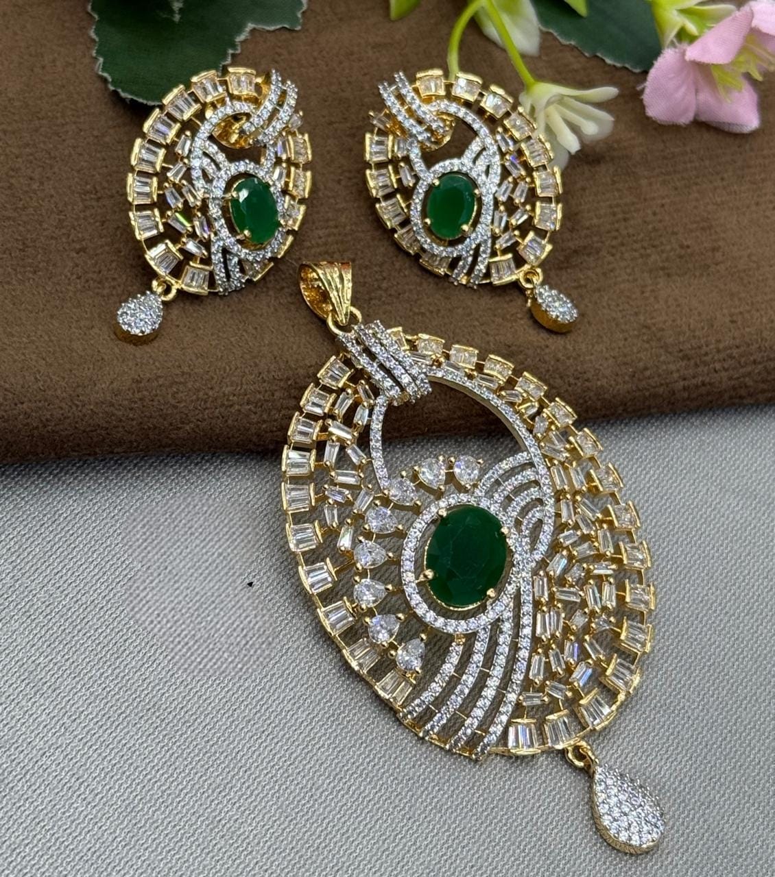 GREEN BEAUTIFUL PENDANT SET FOR WOMEN