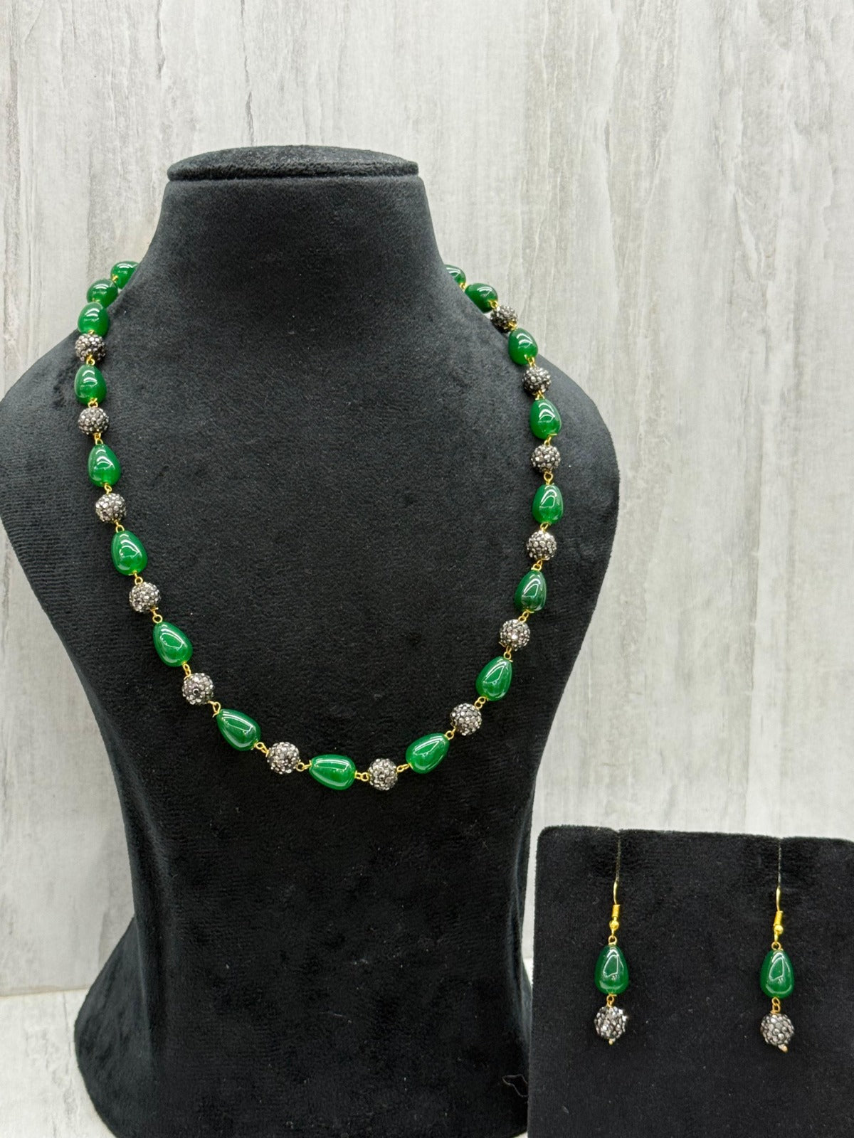 monalisa pearl with cz boll in green mala for woman
