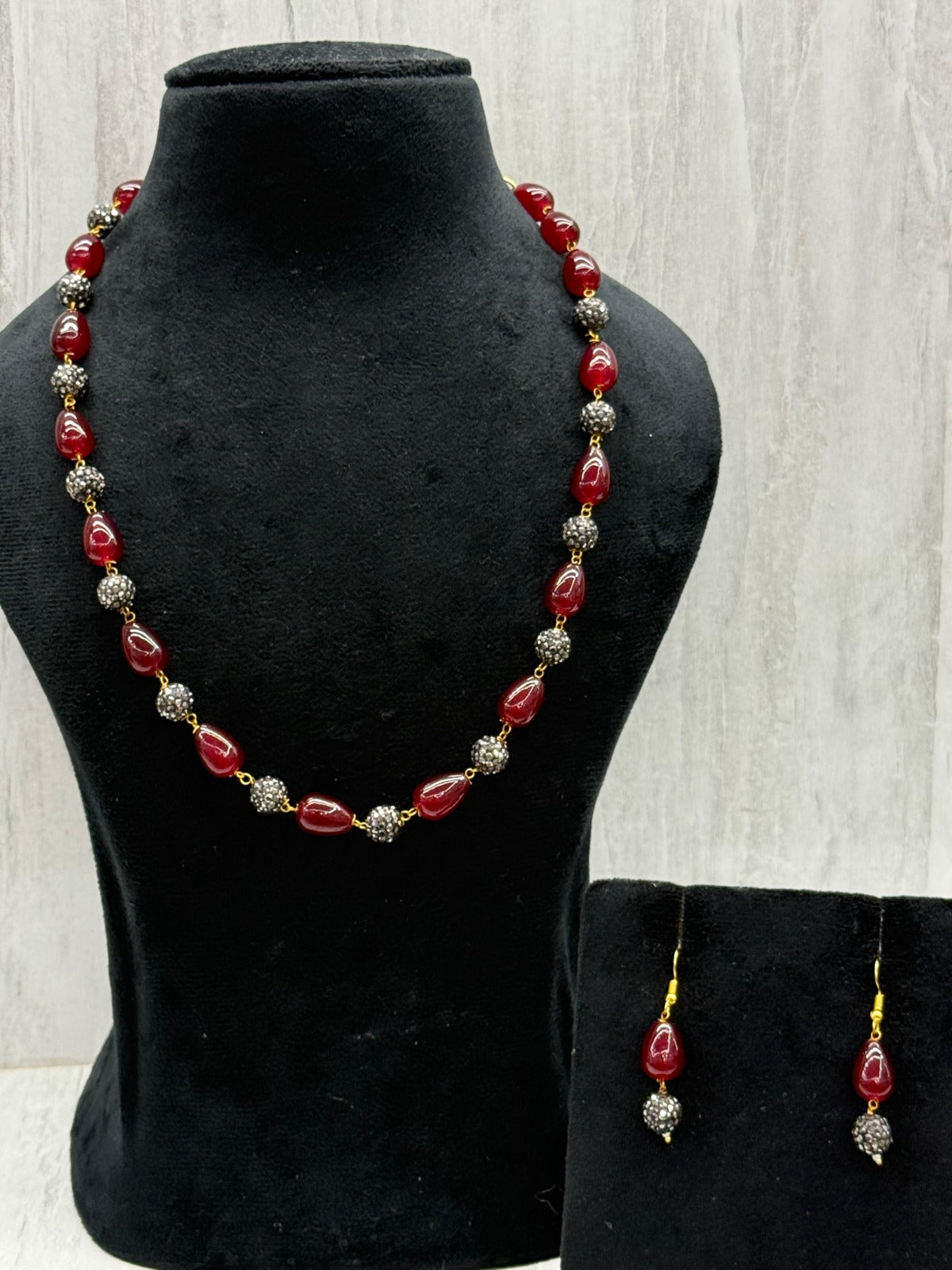 monalisa pearl with cz boll in red mala for woman