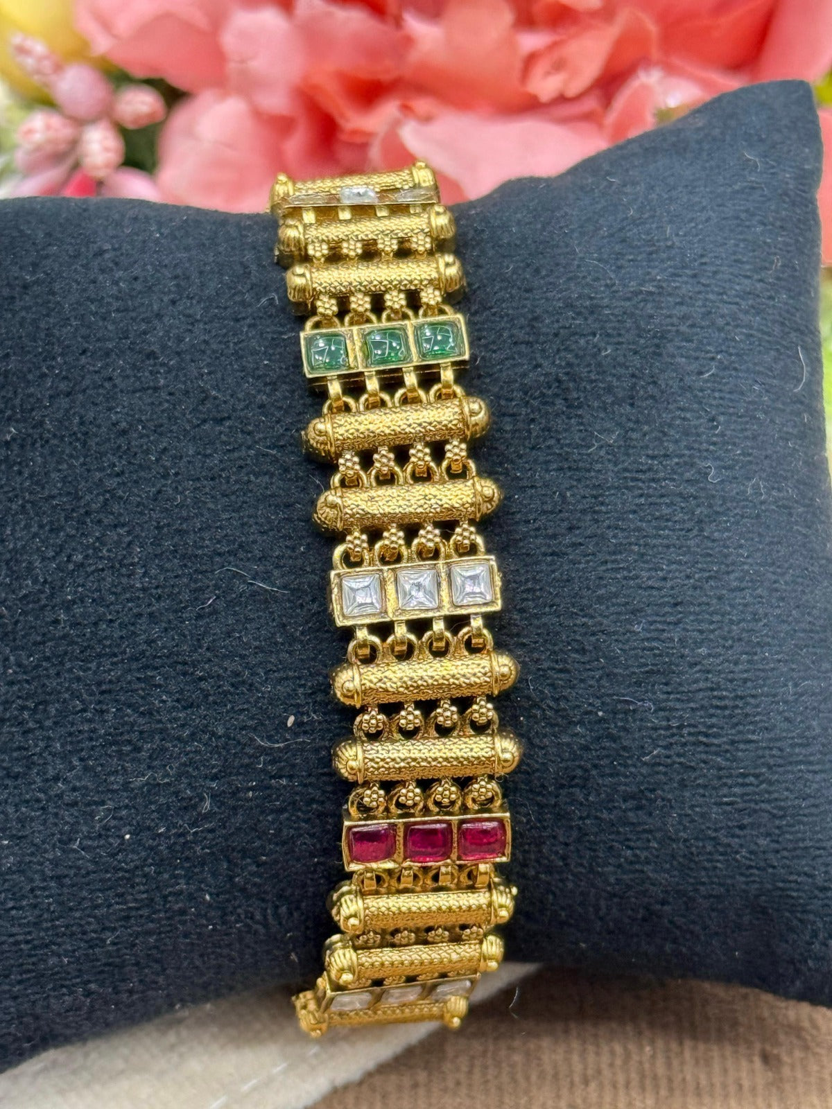 kemp stone with gold plated rajwadi bracelet for woman