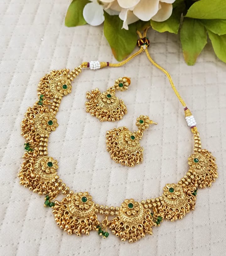 Taste of south necklace in Green stones