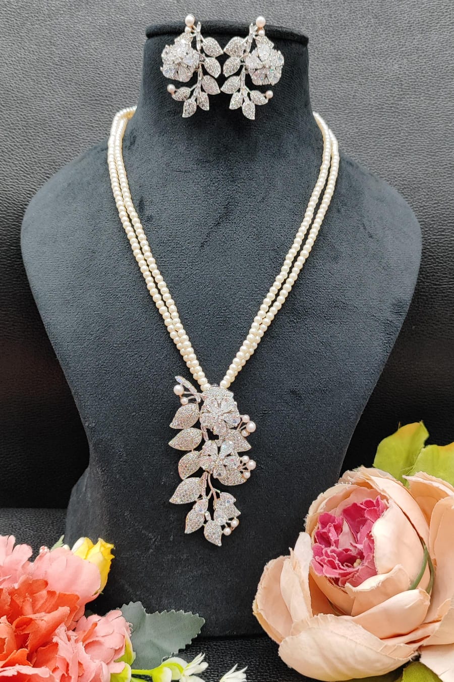 Suhani Pendant Set For Women