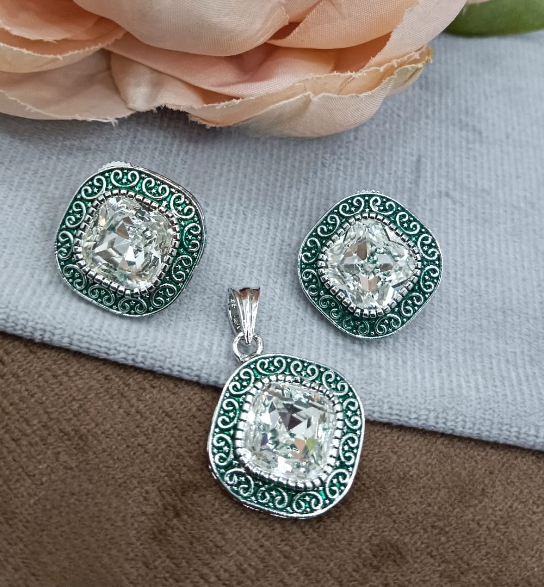 ENAMELLING WHITE DIAMOND POLISH PENDANT SET FOR WOMEN