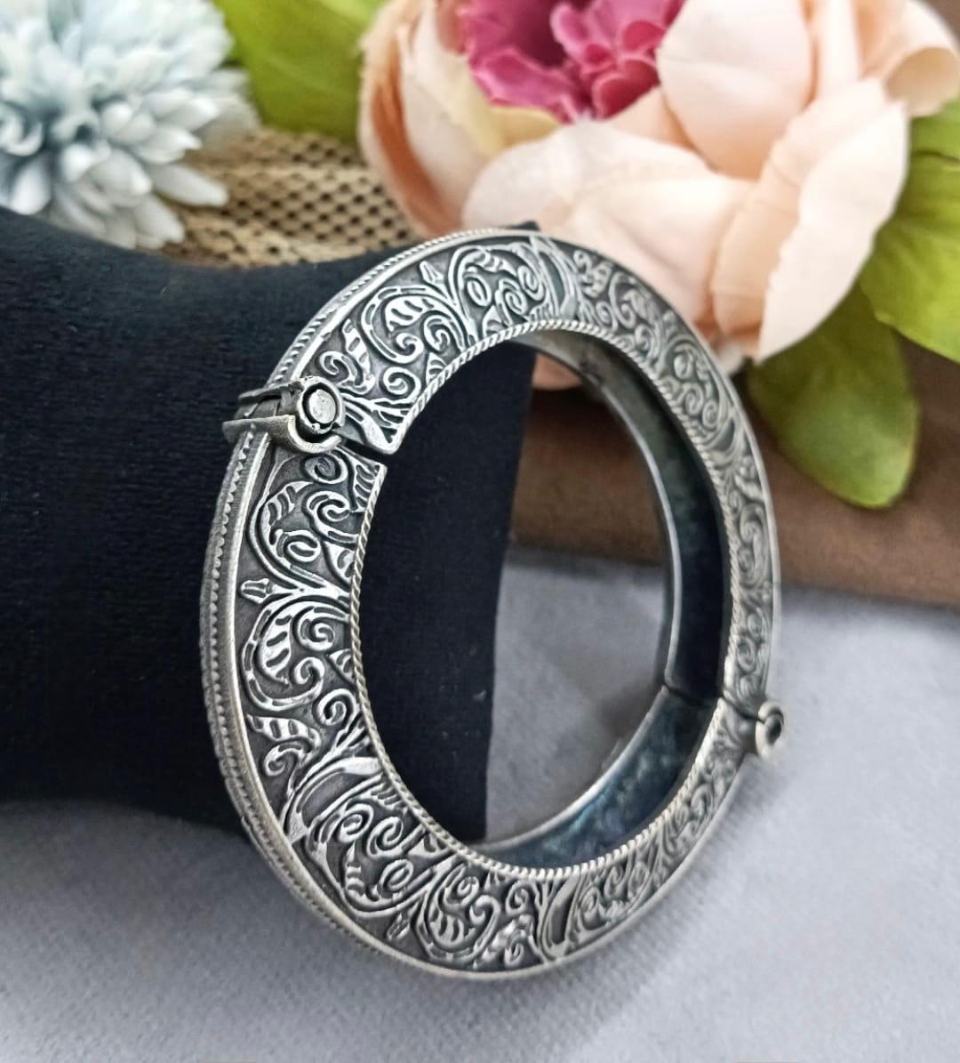Ooenable Designer Kada