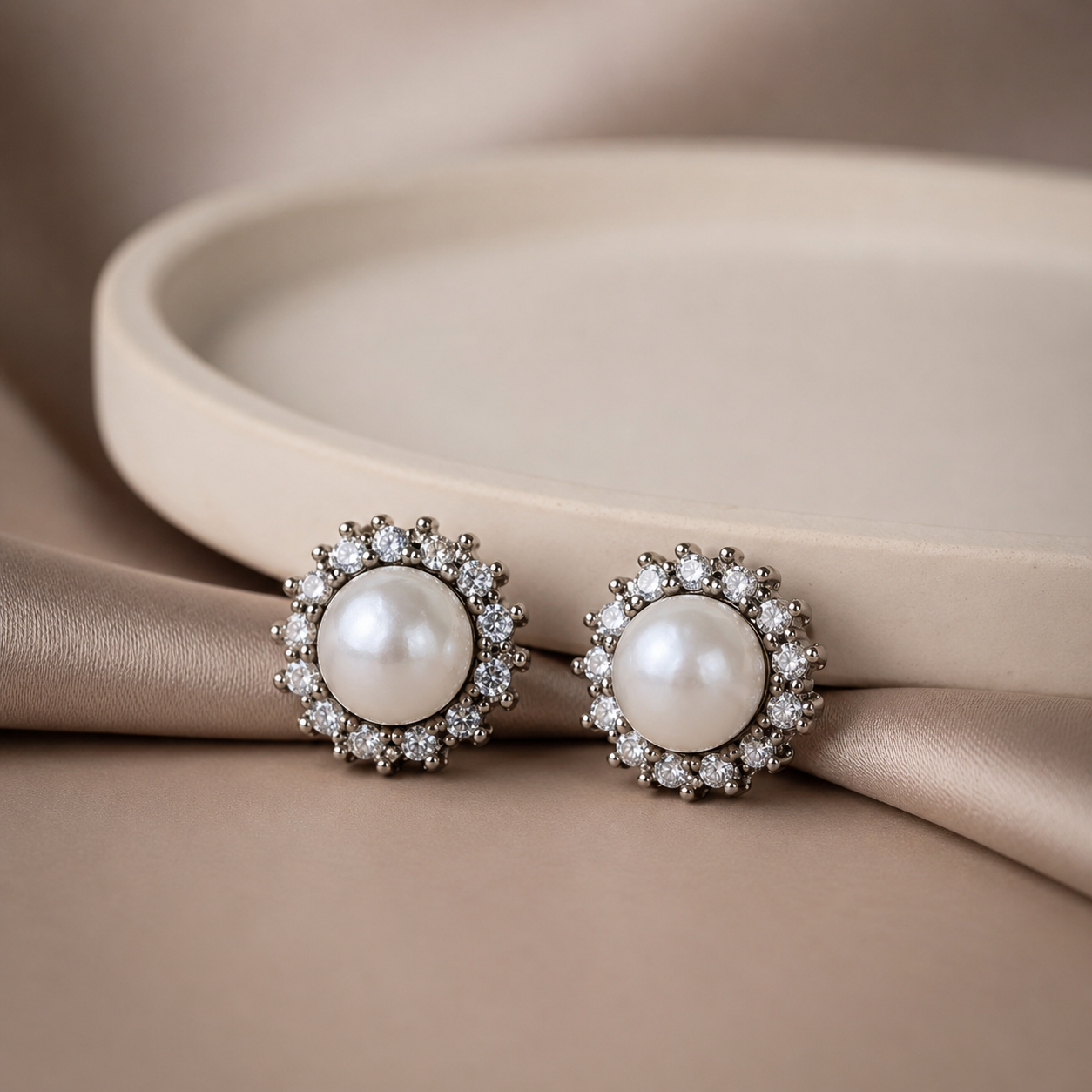 CLASSIC WHITE STONE AD EARRING