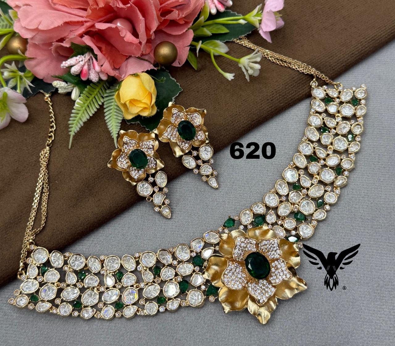 Mother of pearl choker in mossanite in green with cenetered flower for women