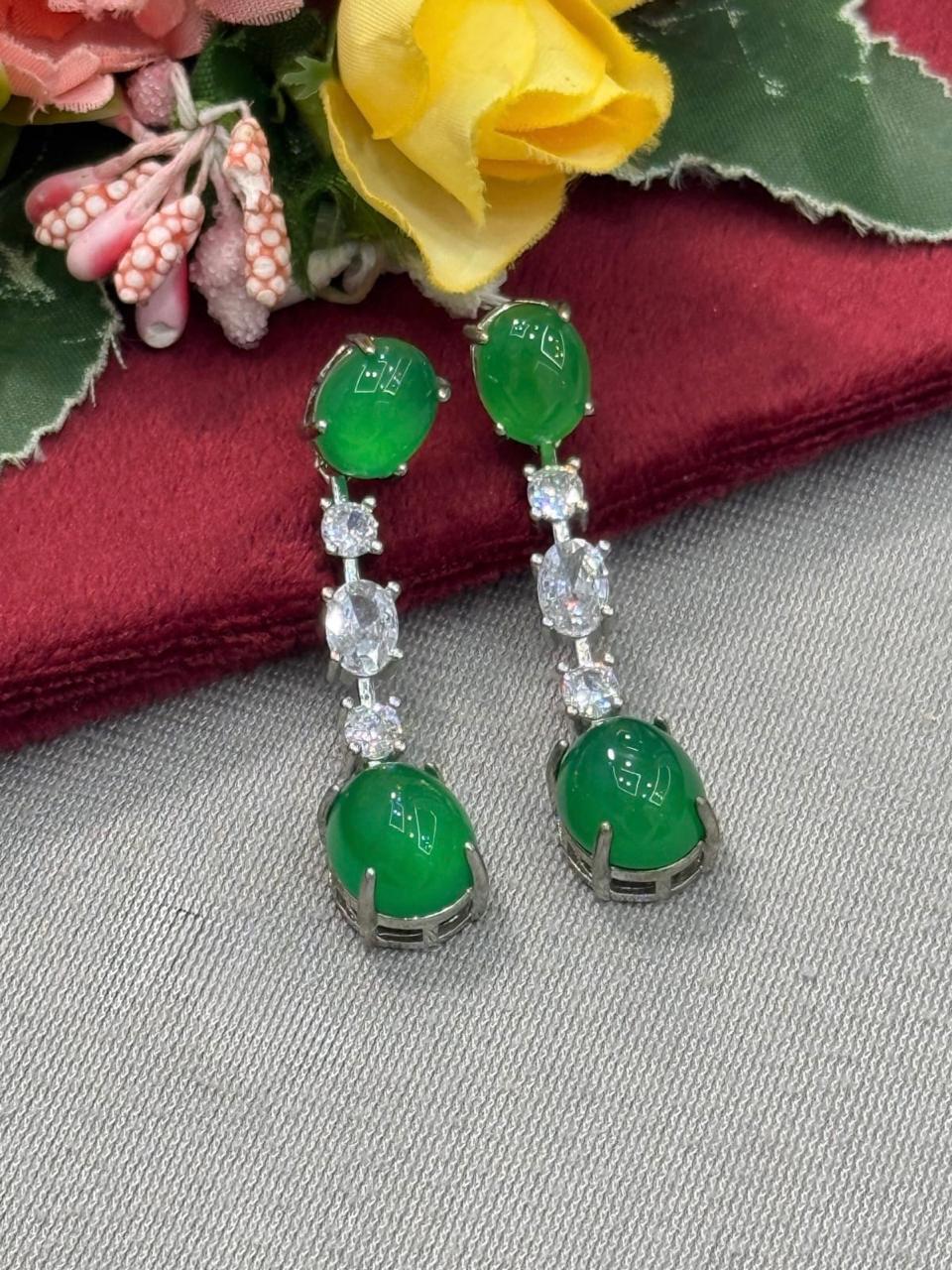 Elegant Emerlad Green Drop Earring