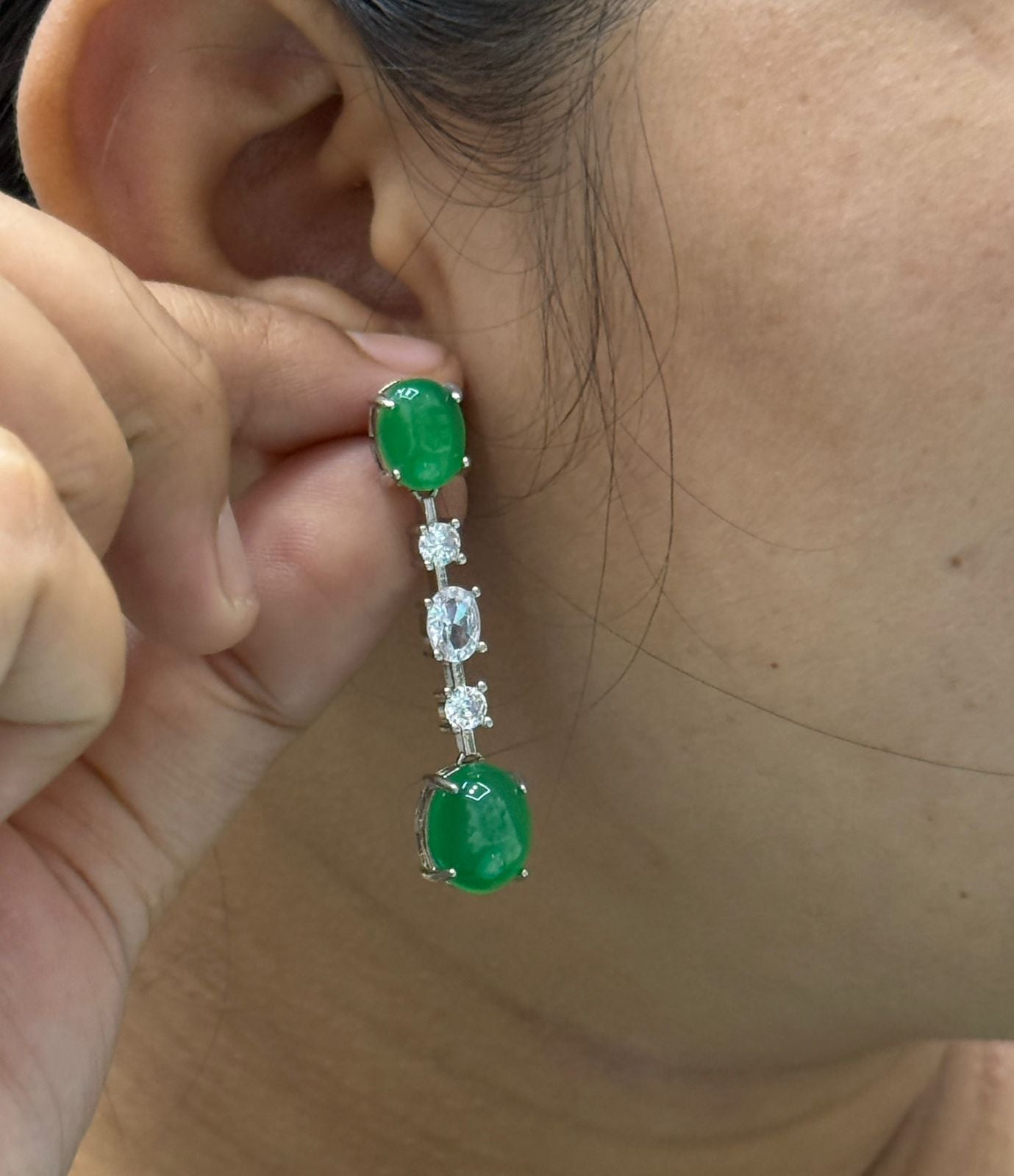 Elegant Emerlad Green Drop Earring