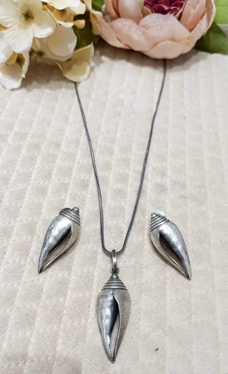 Oxidised Seashell pendent  set