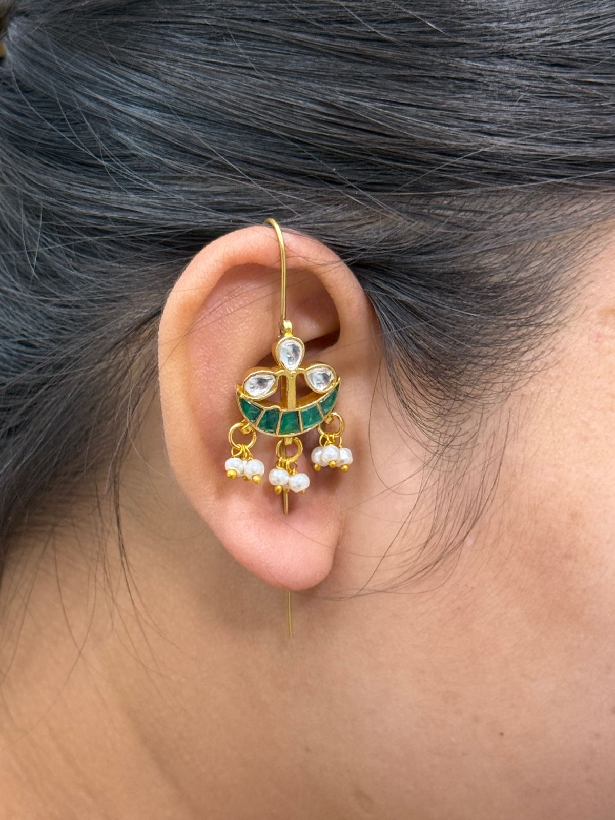 Elegant Kundan Green Earcuff