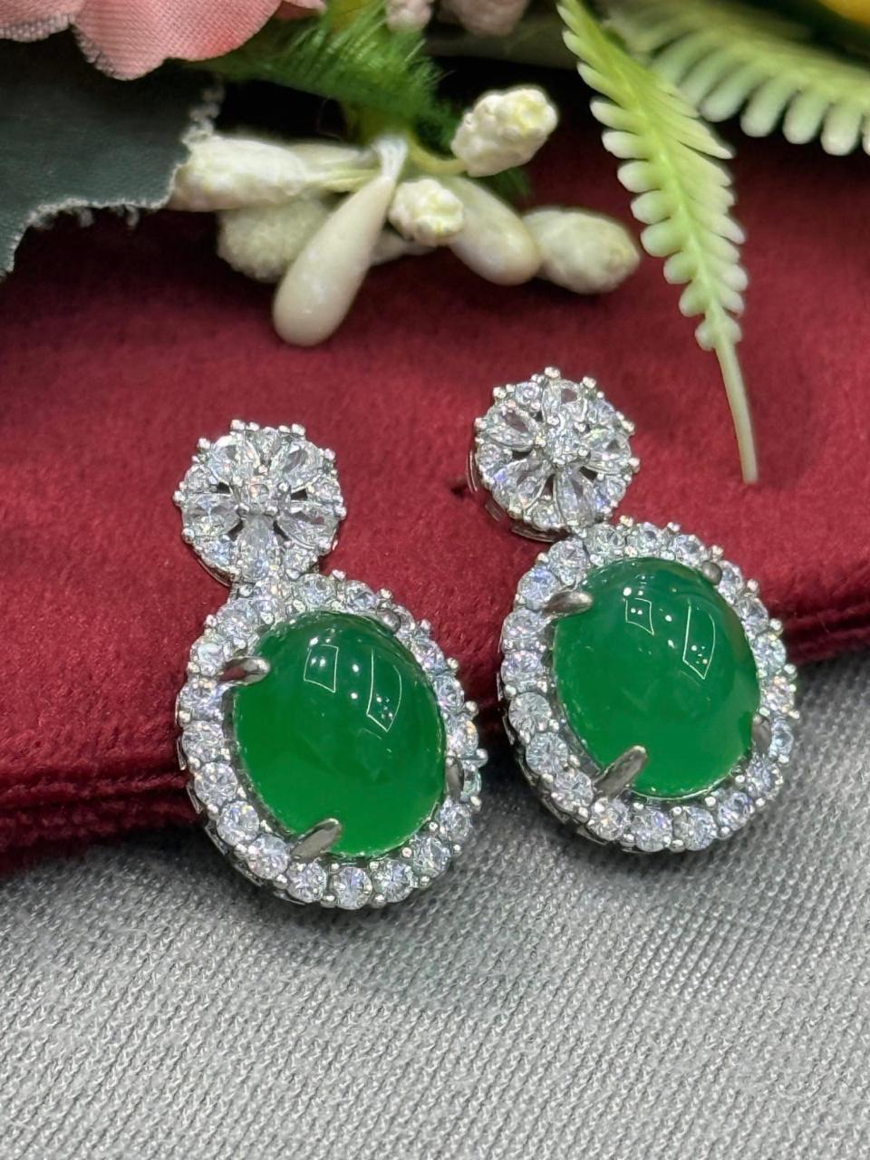 Classic Oval Green Earring