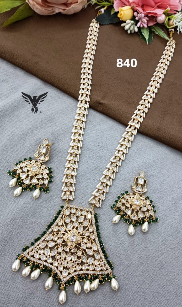 Sunaheri kundan long necklace with broad pendent in green with kundan chain for women