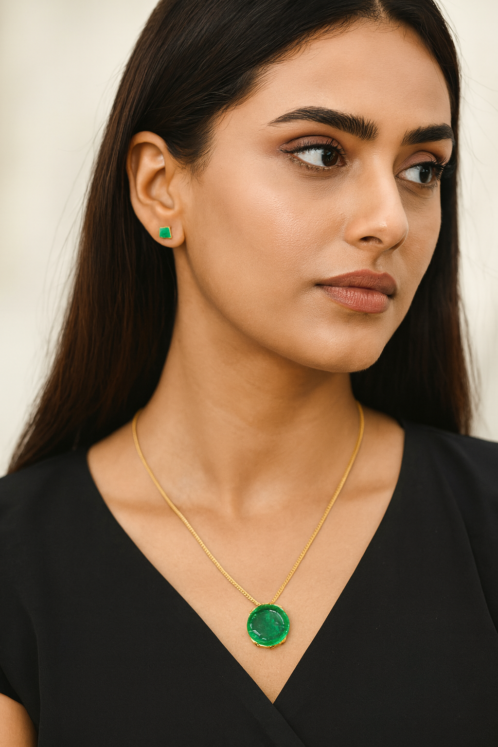 UNIQUE GREEN DIAMOND PENDANT SET FOR WOMEN