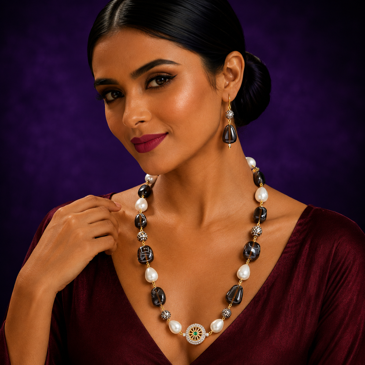 PEARLS WITH COLOURED STONES IN BLACK AND WHITE FOR WOMEN
