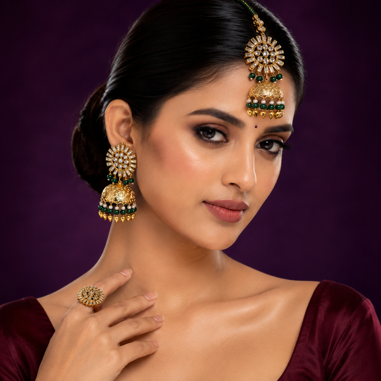 Aagya Kundan Mangtika And Earings In Emerald For Women