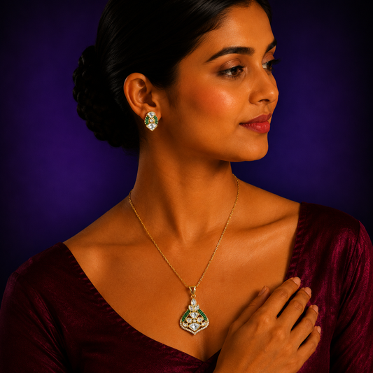 Sunheri Kundan Pendant Set in green