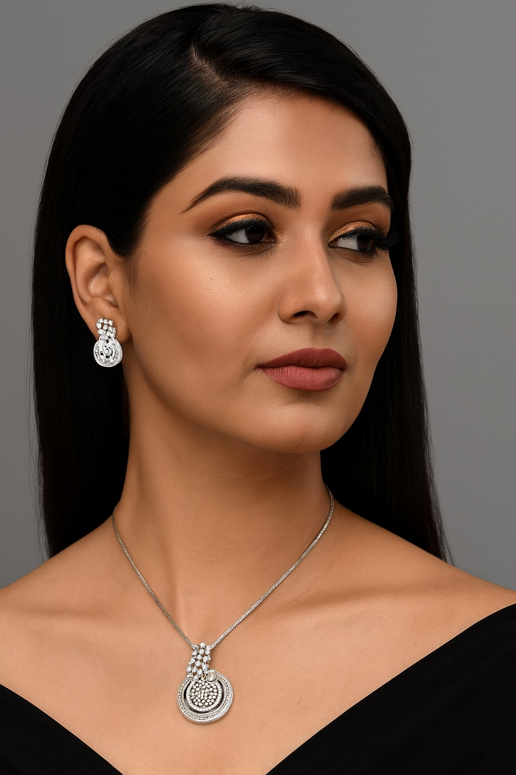 UNIQUE SILVER POLISH PENDANT SET FOR WOMEN