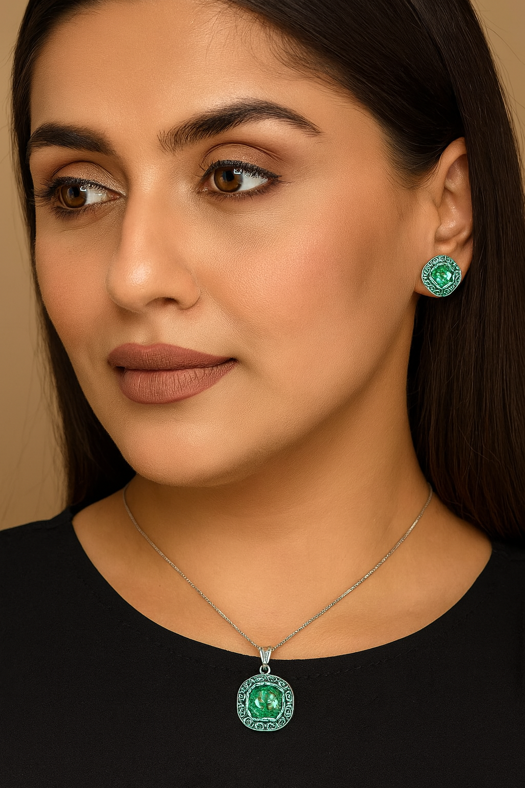 SIDE ENAMELLING GREEN POLISH PENDANT SET FOR WOMEN