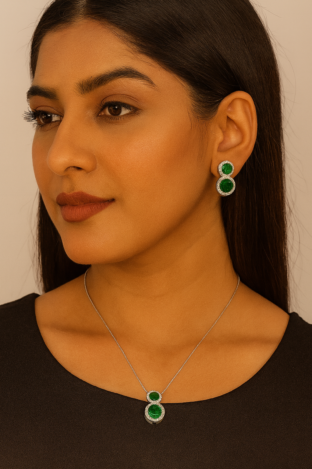 UNIQUE PENDENT SET WITH GREEN DIAMOND FOR WOMEN