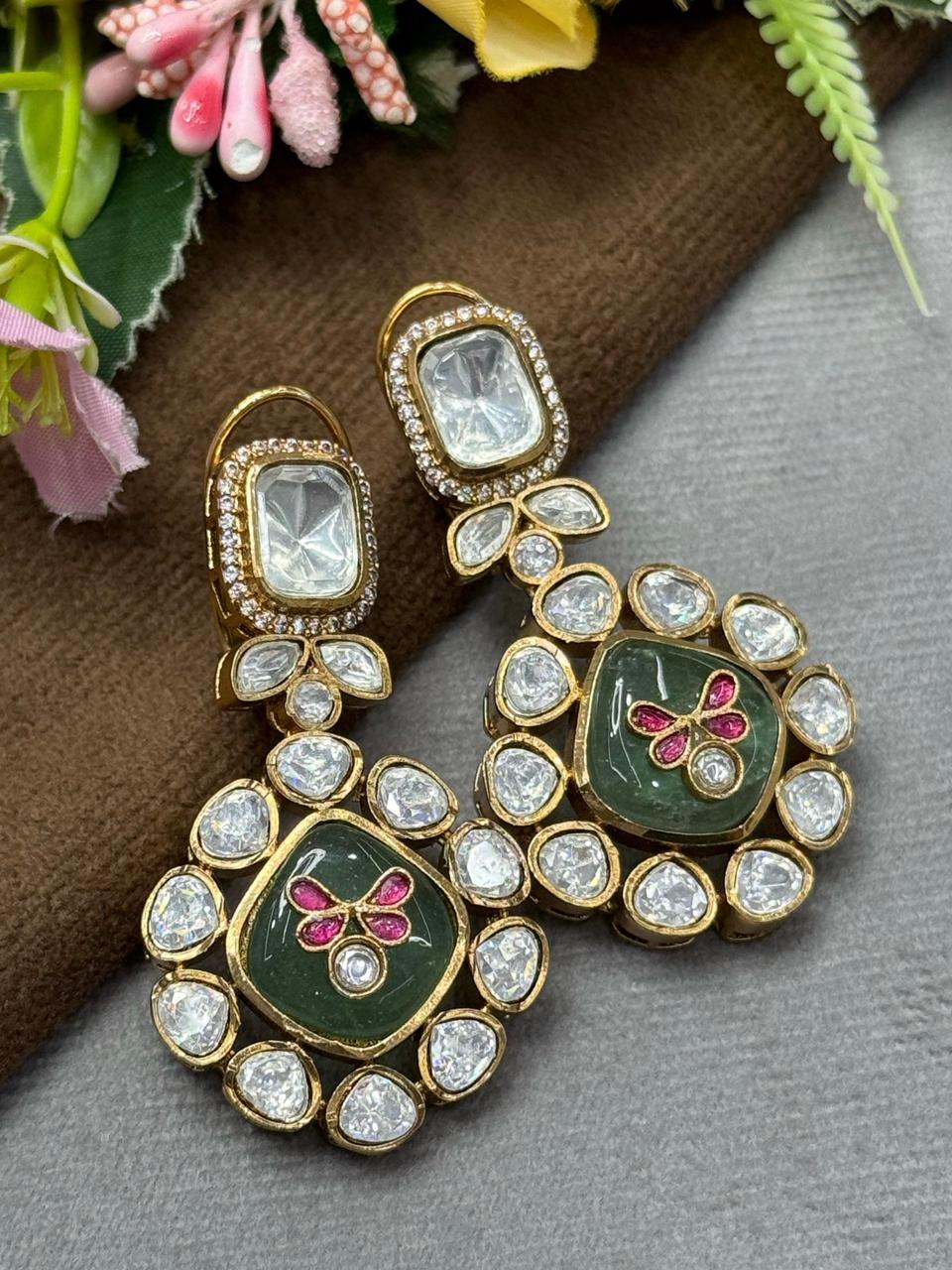 Doublet With Kundan Carving Earring  In Mint For Women