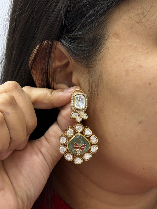 Doublet With Kundan Carving Earring  In Mint For Women