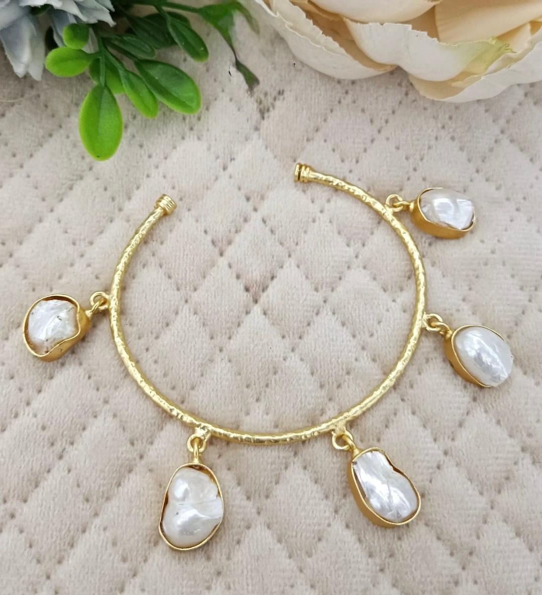 Baroque Openable Hnadcuff for women